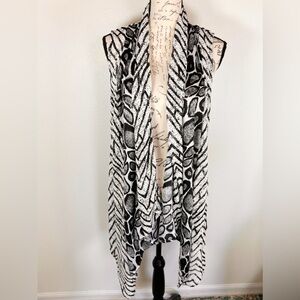 Anis. A NWT Waterfall Mesh Knit Animal Print Open Vest Size M